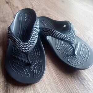 CROCS Women's Sz 7/EUR 38 Kadee II JEWELS Flip-Flop 211349-001 Black